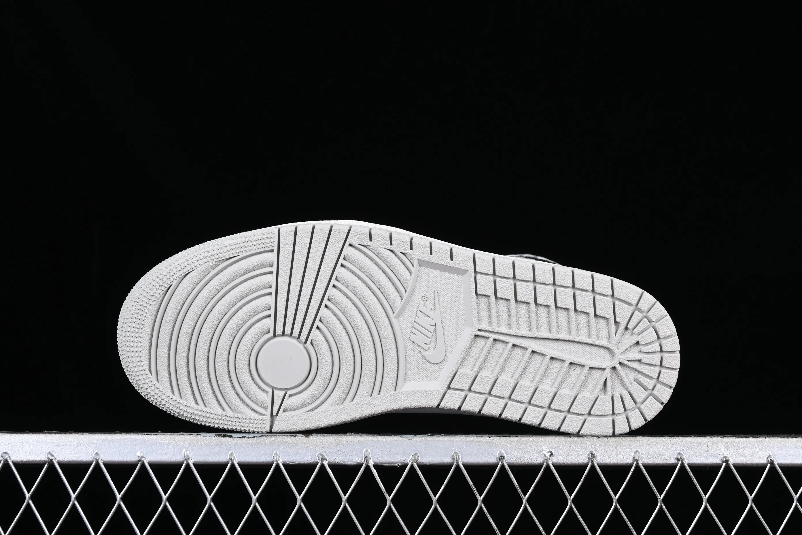 All categories Air Jordan Jordan series basketball shoes Air Jordan 1 High Pure original Air Jordan 1 High OG "White Cement" AJ1 Joe 1 elephant pattern high-top basketball shoes DZ5485-052